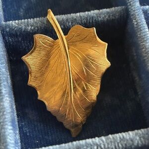 Gold Vintage Leaf Brooch